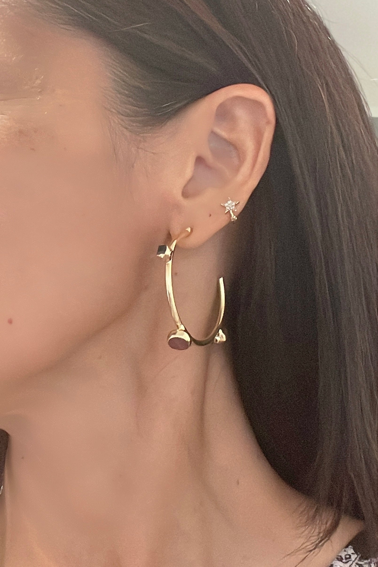 Hoop earrings with stone
