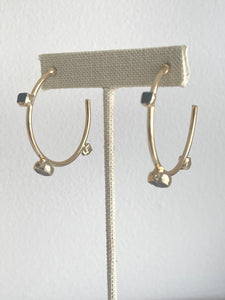 Hoop earrings with stone