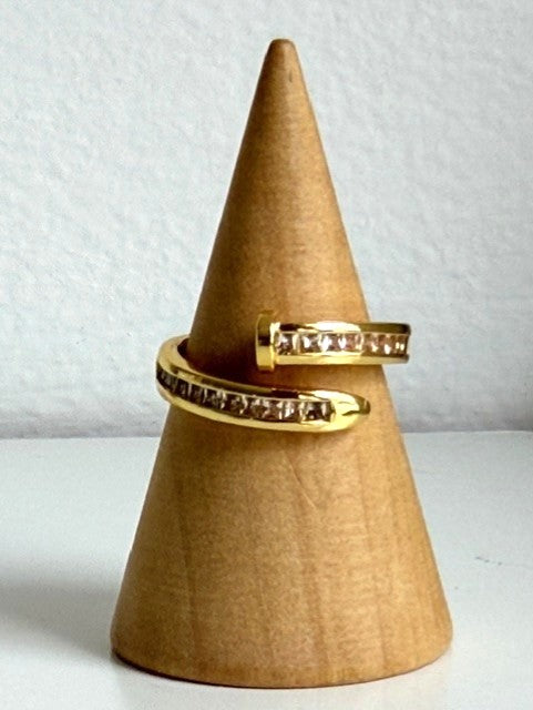 Anillo clavo bano de oro 18k  con zircones
