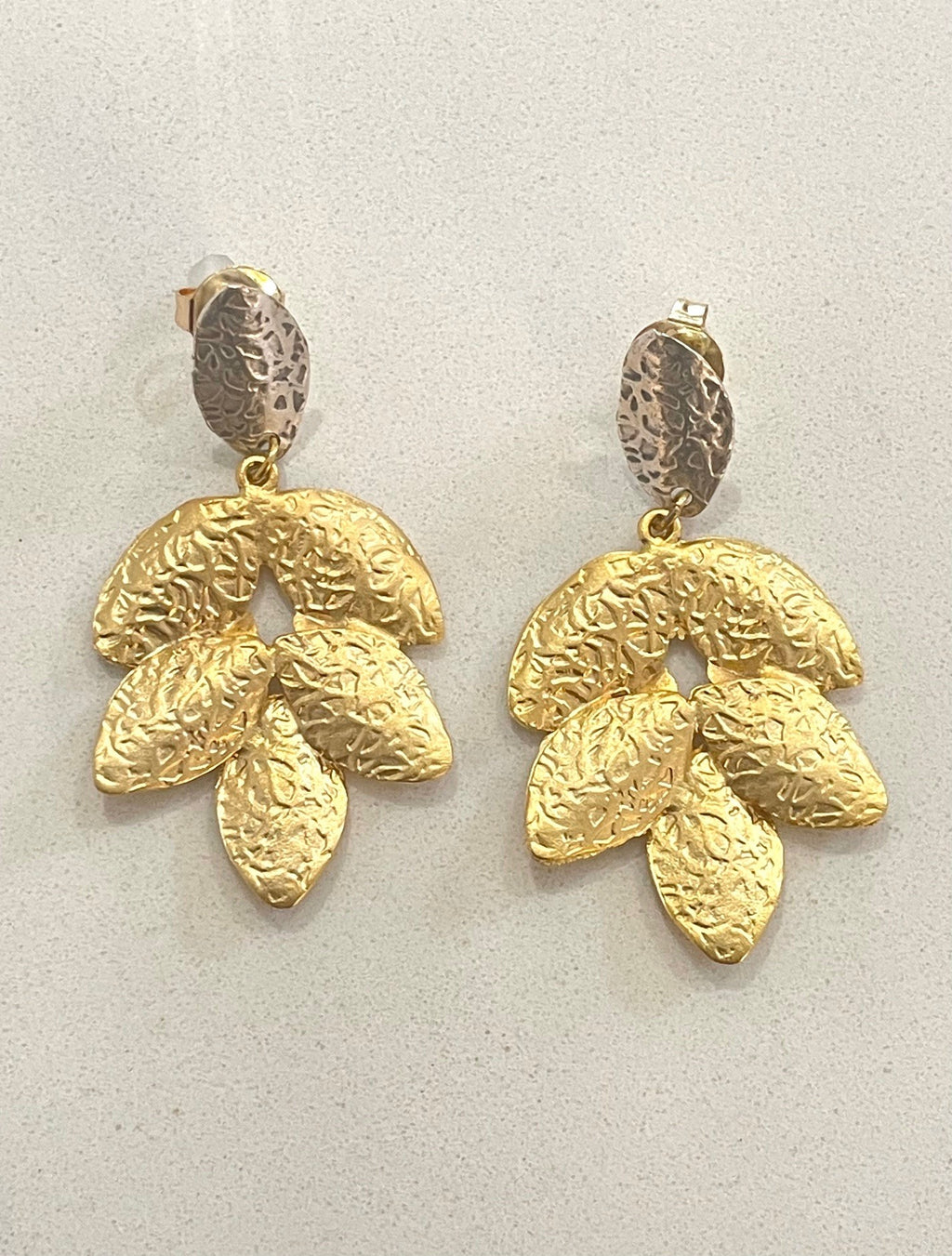Aretes hojas