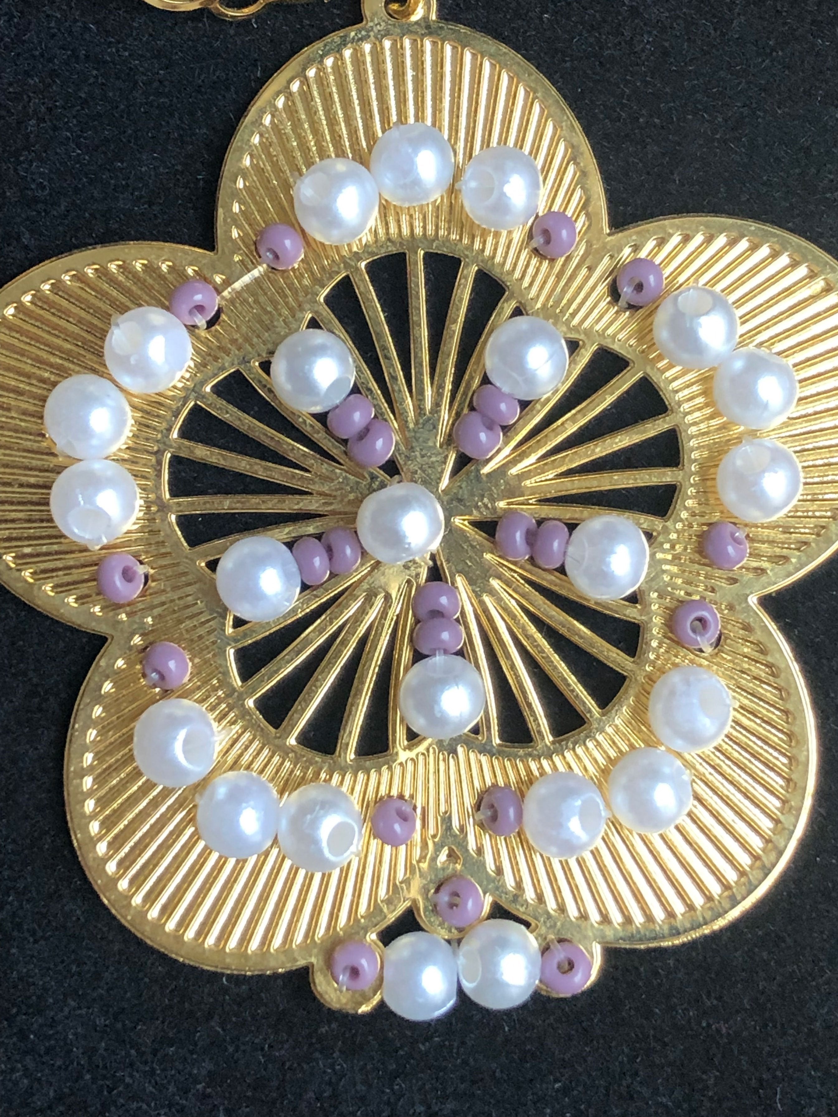 Gold filled earring with acrylic pearls and white beads knitted by hand