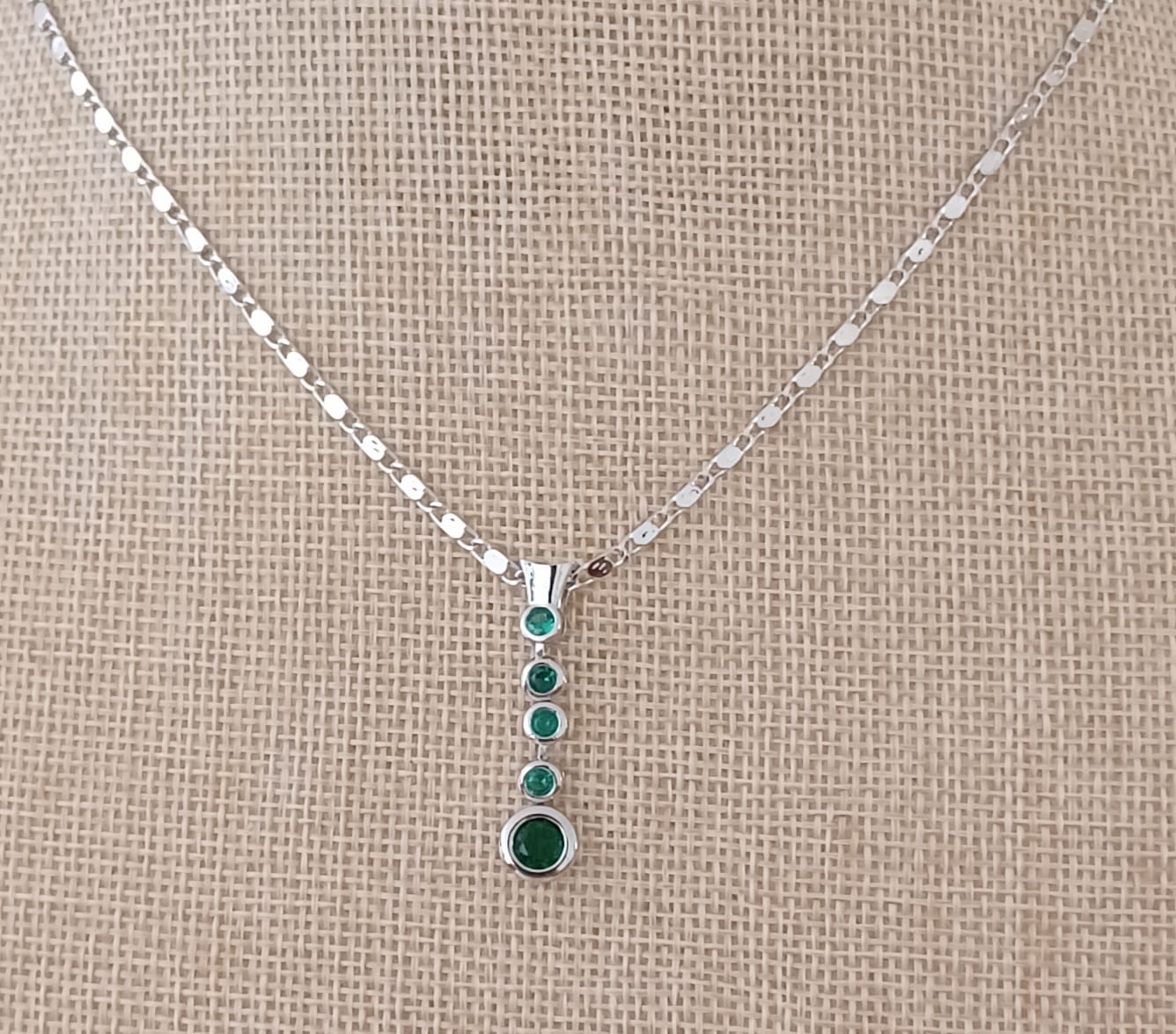 Rodium necklace, green zircon with studs