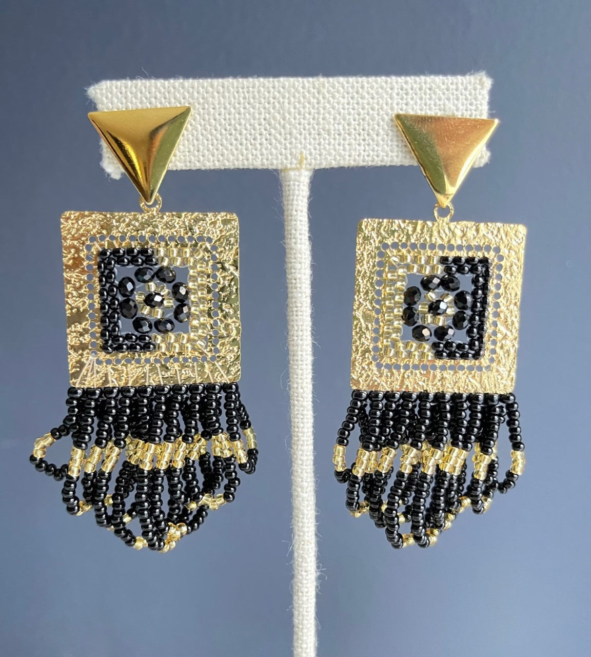 Square Earrings in Gold filled  and Hand-Knitted  with Chakiras
