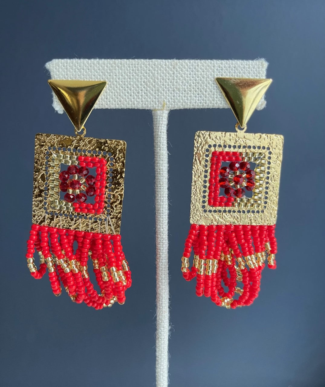 Square Earrings in Gold filled  and Hand-Knitted  with Chakiras