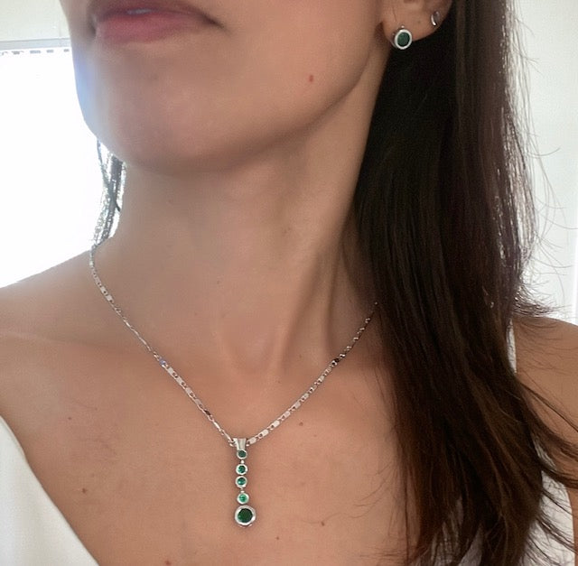 Rodium necklace, green zircon with studs.